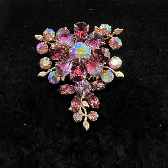 Vintage Aurora Borealis Purple Rhinestone Floral Brooch – Mid-Century Statement - Picture 1 of 4